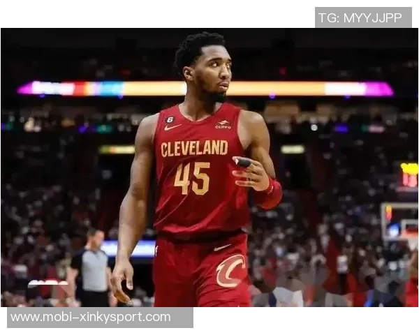 巨星表现!多诺万米切尔全场狂砍37分8篮板6助攻三分命中率高达55 巨星表现!多诺万米切尔全场狂砍37分8篮板6助攻三分命中率高达55